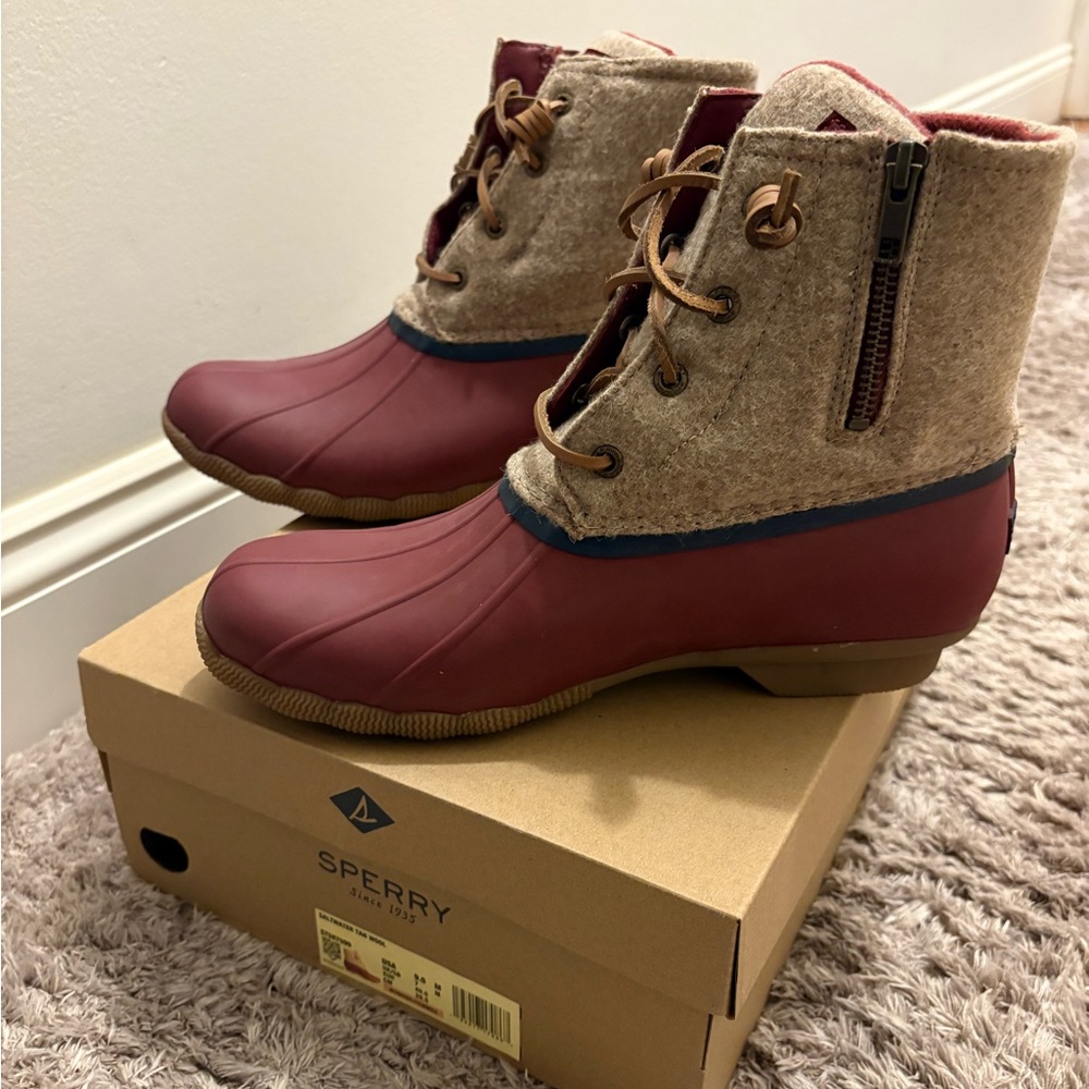 Sperry Women's Maroon and Beige Winter Boots